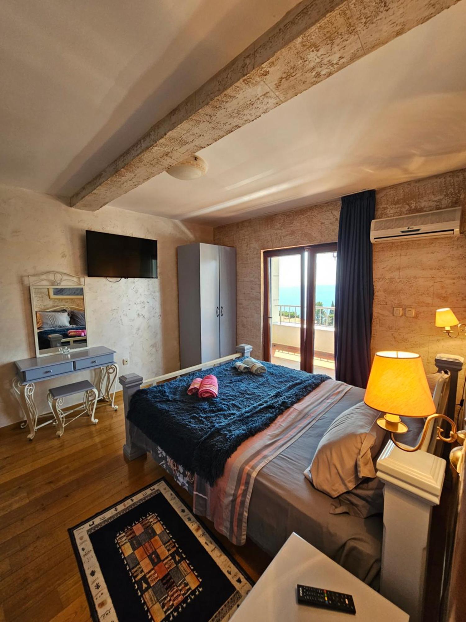 Medin Apartments Bluvista Petrovac エクステリア 写真